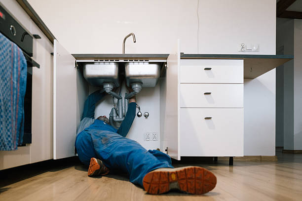 Professional Leak Detection technician working in Moundville, AL